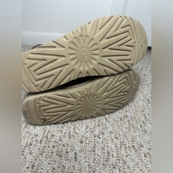 UGG Classic Short Frill Black Boots Women's size 10 - Picture 4 of 5